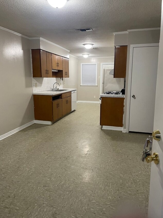 Primary Photo - Cal East Apartments