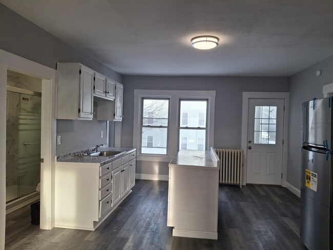 Building Photo - 14-18 Florence St