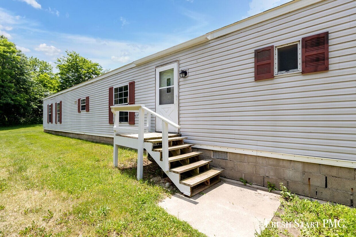 Primary Photo - Freshly Renovated 2 Bed, 2 Bath Home on Ac...