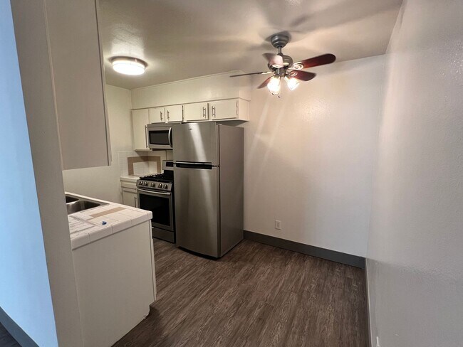 Foto del edificio - 3715 S Canfield Ave