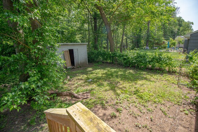 Building Photo - ±1,150 SF 3 BR Ranch in South Colonie Scho...