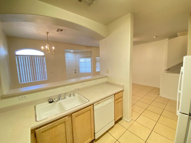 Foto del edificio - Charming 2Bed/3Bath/w/Garage, Home located in Summerlin