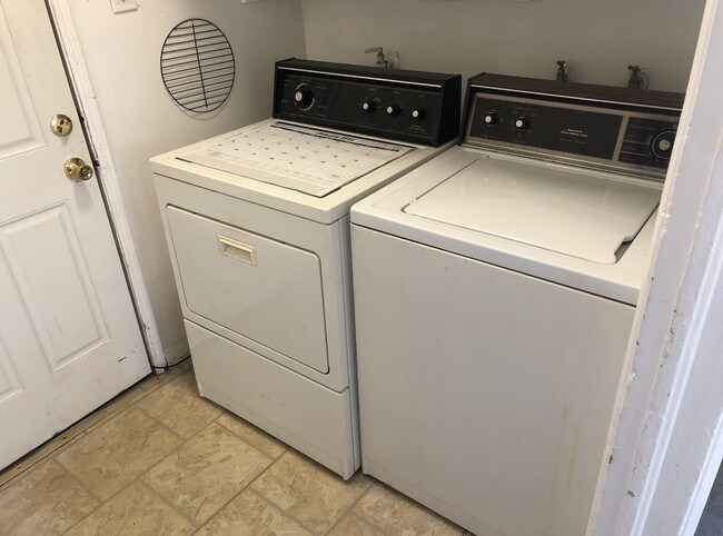 Foto del edificio - 1031 E 4th St