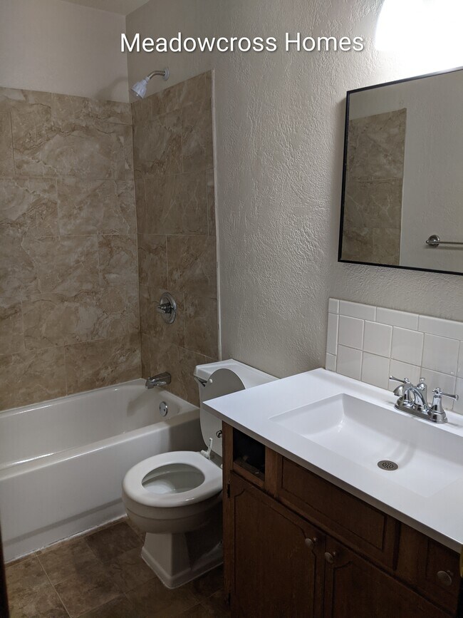 Foto del edificio - 2906 N River Ter