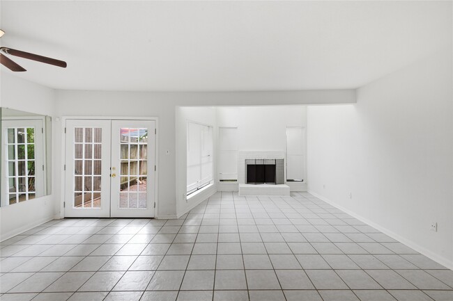 Building Photo - 11217 Briar Forest Dr