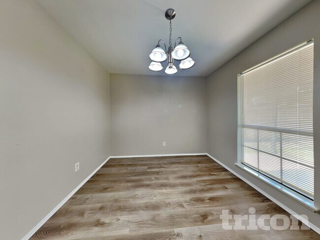 Foto del edificio - 2806 Quail Run Dr