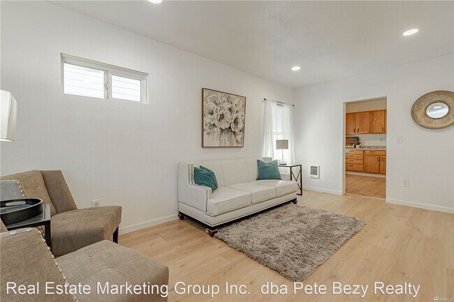 Building Photo - 2 br, 1 bath House - 803 N Pacific Ave