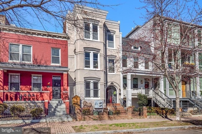 Building Photo - 504 L St NE