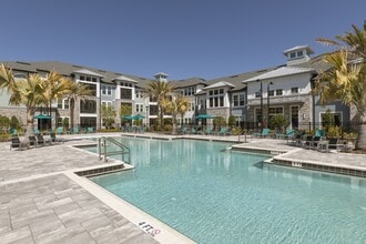 Building Photo - Addison at Sunlake