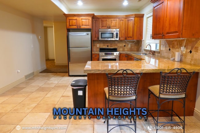 Building Photo - 1482 Maple Ave