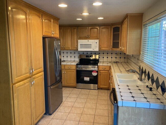 Foto del edificio - 4 bedroom home/ 2.5 Bath Single Family Hom...