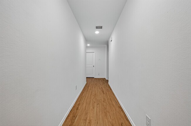 Building Photo - 27130 Breakaway Ln