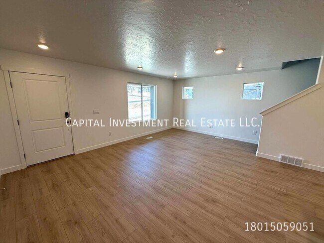 Foto del edificio - 4351 N 325 E
