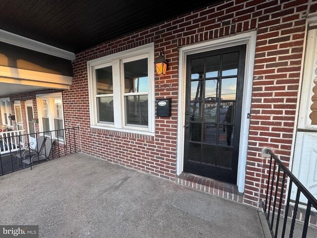 Building Photo - 828 Ford St