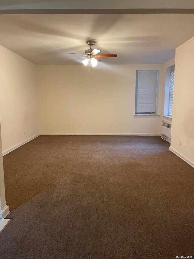 Foto del edificio - 105-24 63rd Dr