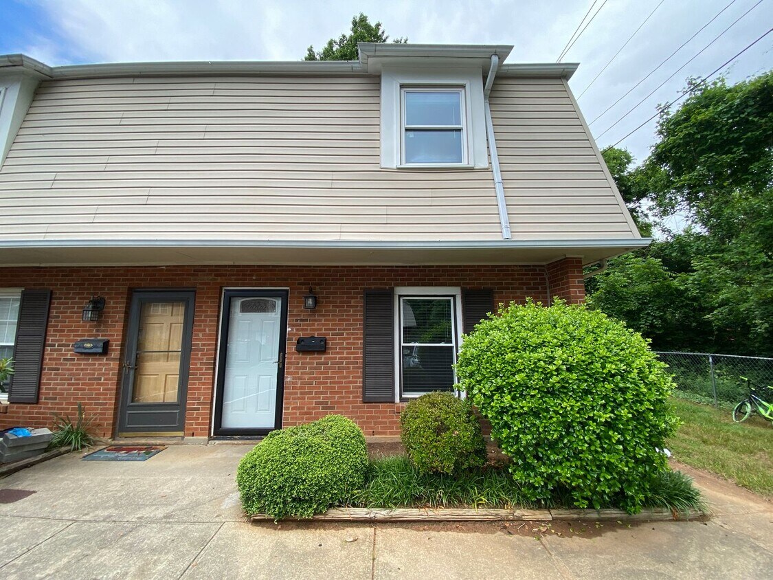 Primary Photo - 331 Vineyard Park Ct