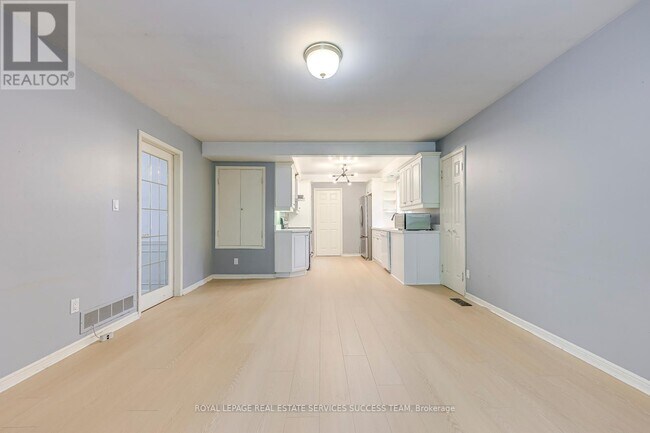 Building Photo - 1106 Crestview St
