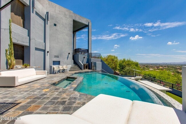 Building Photo - 4228 N Highlands Dr