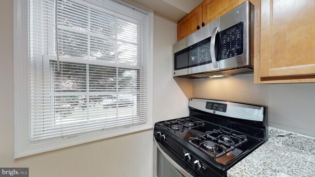 Building Photo - 4402 N Pershing Dr