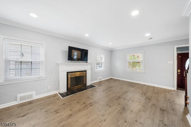 Building Photo - 125 Meisel Ave