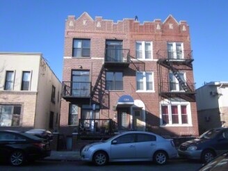 Foto principal - 1388 E 2nd St