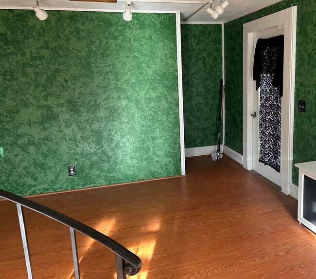 Foto del edificio - 53 Poquonock Ave