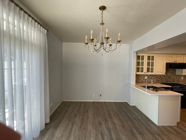 Foto del edificio - 15743 Pepper St