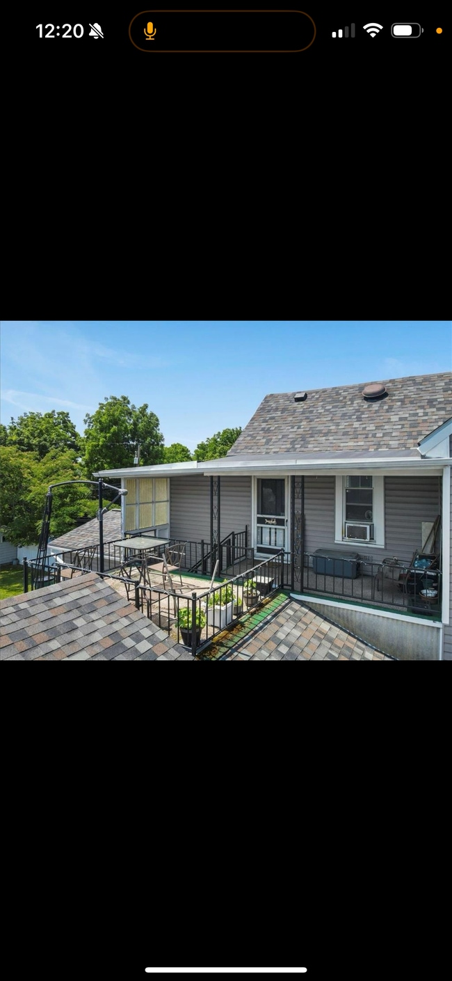 Building Photo - 1324 Main St