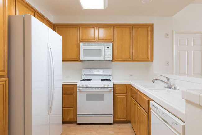 Foto del edificio - 240 Caldecott Ln