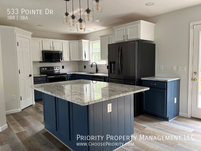 Building Photo - 533 Pointe Dr