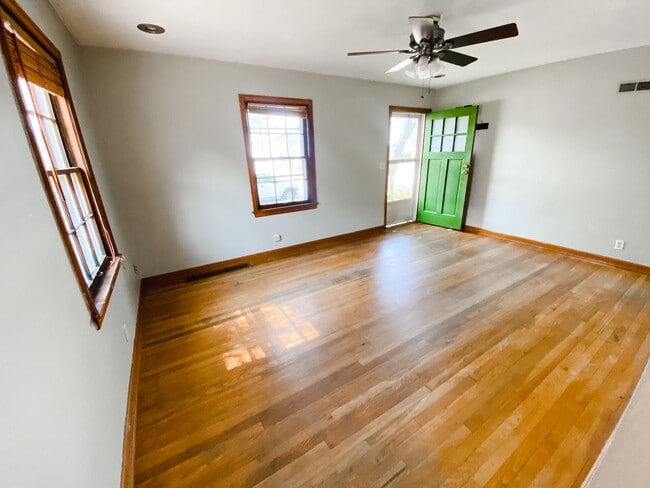 Building Photo - Two bedroom House W/ Finished Basement, Ga...
