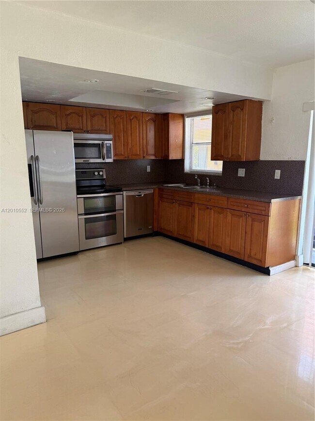 Foto del edificio - 5231 NW 27th St