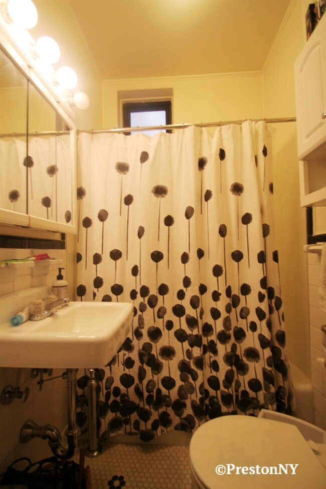 Foto del edificio - 112 E 90th St