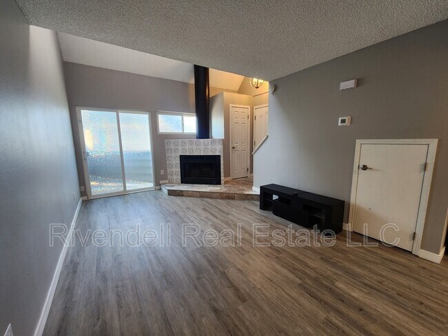Building Photo - 17000 E Ford Dr