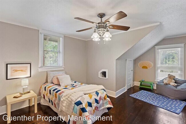 Building Photo - 3 br, 1.5 bath House - 1617 S Grand