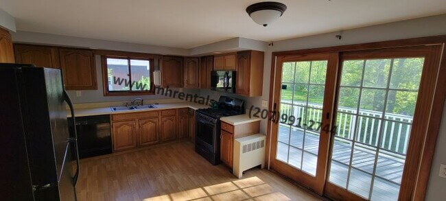 Foto del edificio - 845 Hudson Rd