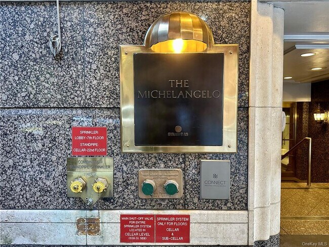 Foto del edificio - 150 W 51st St