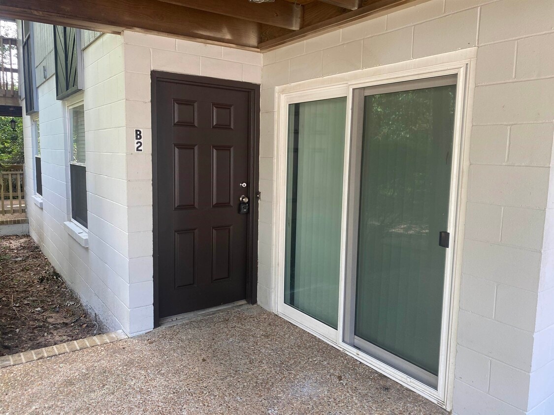 Foto principal - 1530 Live Oak Dr