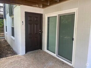 Building Photo - 1530 Live Oak Dr