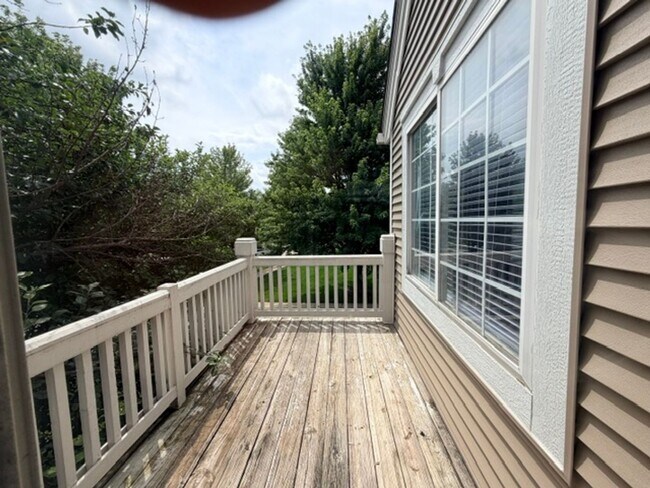 Foto del edificio - Beautiful and cozy home with 3 bedrooms and 2 full bathrooms and finished basement