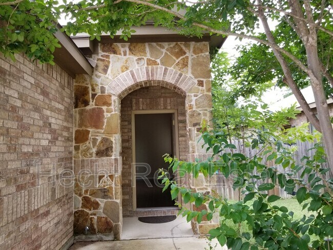 Foto del edificio - 1027 Brown Rock Dr