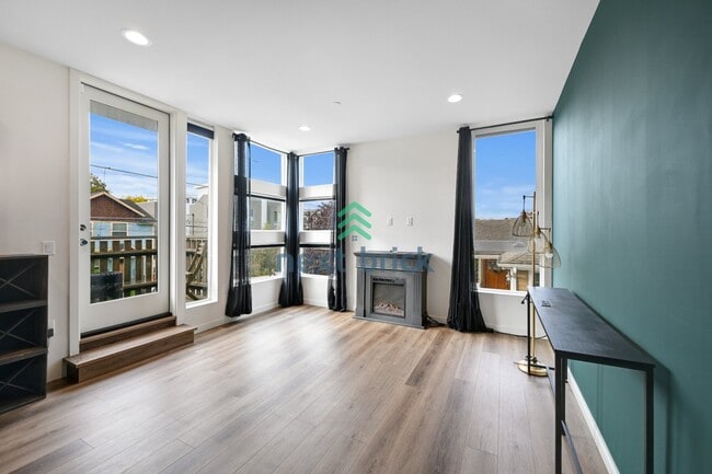 Foto del edificio - Beautiful 2 Bed 2.5 Bath Townhome for Rent