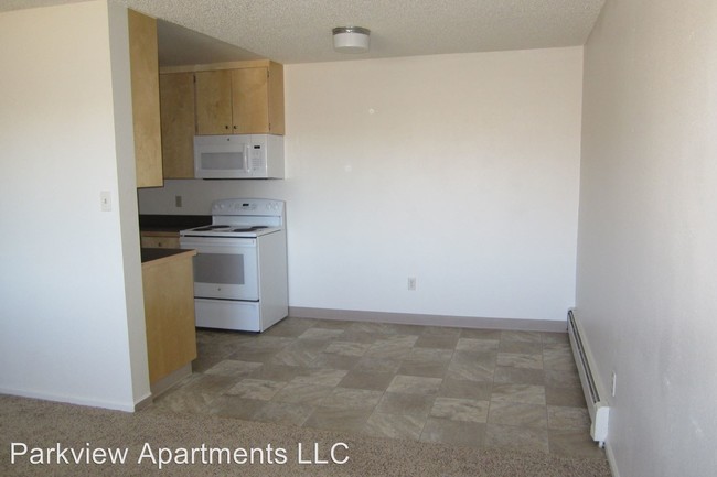 Building Photo - 4400 Parkview Dr