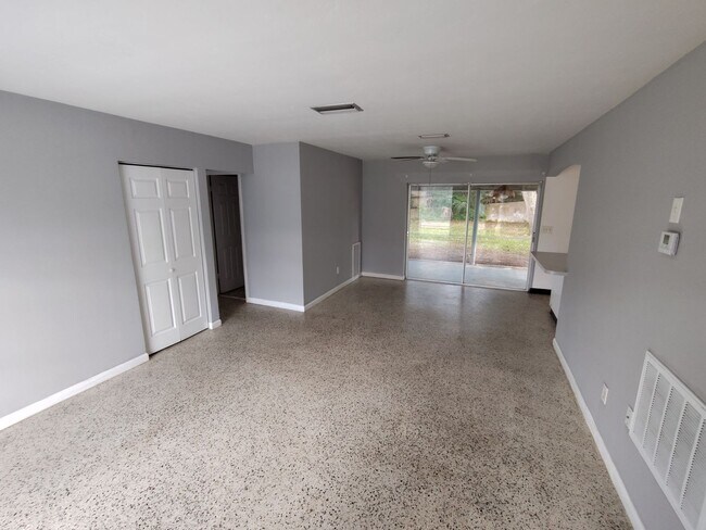 Foto del edificio - 2/1 Single Family in Spring Hill