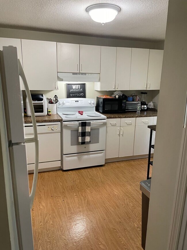 Foto del edificio - Cozy 1 Bedroom 2nd Floor Condo