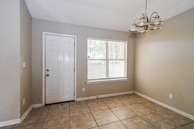 Foto del edificio - 5230 Bucksport Ln