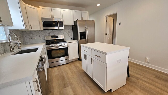 Building Photo - 2704 N New England Ave