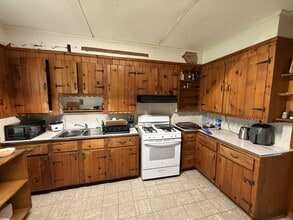 Building Photo - 404 Oak Ave