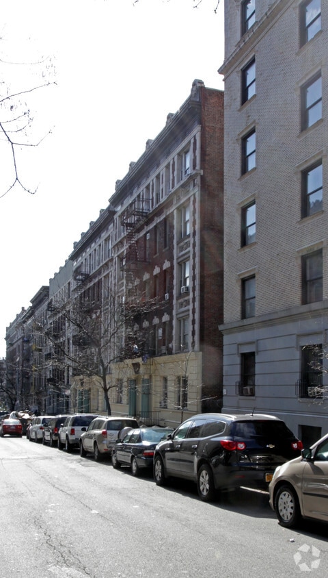 Building Photo - 720 W 180th St