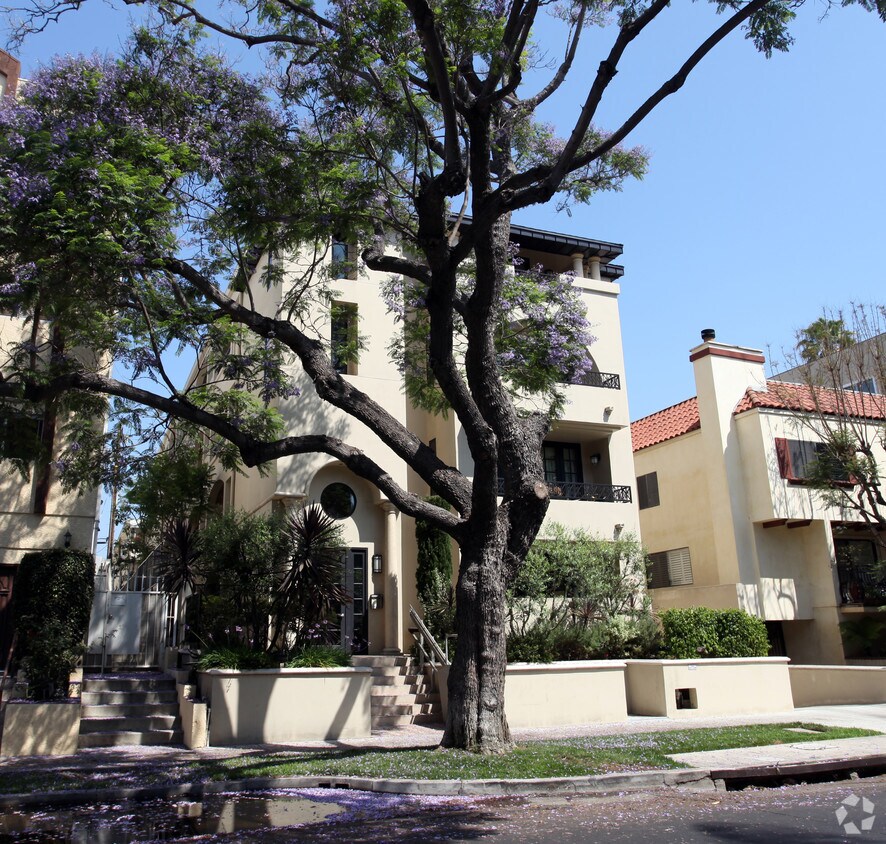 Foto del edificio - 11957 Goshen Ave